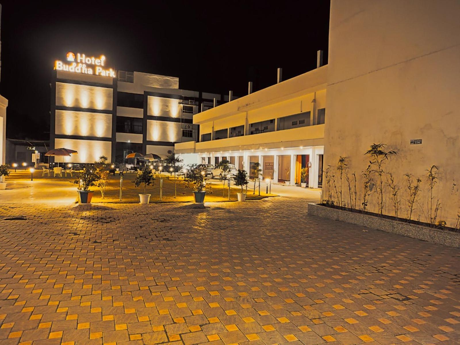 Hotel Buddha Park, Paharia, Varanasi Exterior foto